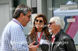 Jayme Brito (BRA) Globo TV Advisor (Left) with Bernie Ecclestone (GBR) and his wife Fabiana Flosi (BRA). 27.09.2019. Formula 1 World Championship, Rd 16, Russian Grand Prix, Sochi Autodrom, Sochi, Russia, Practice Day.