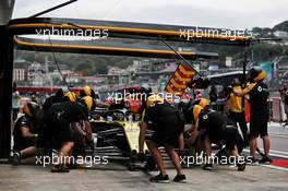 Nico Hulkenberg (GER) Renault F1 Team RS19 practices a pit stop. 27.09.2019. Formula 1 World Championship, Rd 16, Russian Grand Prix, Sochi Autodrom, Sochi, Russia, Practice Day.