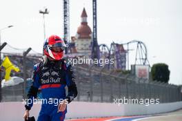 Daniil Kvyat (RUS) Scuderia Toro Rosso stopped in the first practice session. 27.09.2019. Formula 1 World Championship, Rd 16, Russian Grand Prix, Sochi Autodrom, Sochi, Russia, Practice Day.