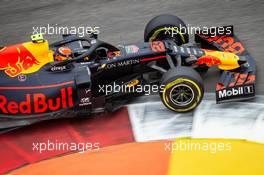 Alexander Albon (THA) Red Bull Racing RB15. 27.09.2019. Formula 1 World Championship, Rd 16, Russian Grand Prix, Sochi Autodrom, Sochi, Russia, Practice Day.
