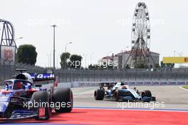 Daniil Kvyat (RUS) Scuderia Toro Rosso STR14 stops in the first practice session, and is passed by Robert Kubica (POL) Williams Racing FW42. 27.09.2019. Formula 1 World Championship, Rd 16, Russian Grand Prix, Sochi Autodrom, Sochi, Russia, Practice Day.