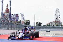 Daniil Kvyat (RUS) Scuderia Toro Rosso STR14 stops in the first practice session. 27.09.2019. Formula 1 World Championship, Rd 16, Russian Grand Prix, Sochi Autodrom, Sochi, Russia, Practice Day.