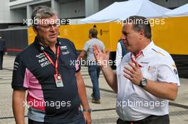 (L to R): Otmar Szafnauer (USA) Racing Point F1 Team Principal and CEO with Zak Brown (USA) McLaren Executive Director. 27.09.2019. Formula 1 World Championship, Rd 16, Russian Grand Prix, Sochi Autodrom, Sochi, Russia, Practice Day.