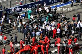 Charles Leclerc (MON) Ferrari SF90 and Lewis Hamilton (GBR) Mercedes AMG F1 W10 on the grid. 29.09.2019. Formula 1 World Championship, Rd 16, Russian Grand Prix, Sochi Autodrom, Sochi, Russia, Race Day.