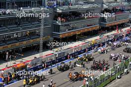 Nico Hulkenberg (GER) Renault F1 Team RS19 on the grid. 29.09.2019. Formula 1 World Championship, Rd 16, Russian Grand Prix, Sochi Autodrom, Sochi, Russia, Race Day.