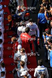 Lewis Hamilton (GBR) Mercedes AMG F1 and Carlos Sainz Jr (ESP) McLaren on the grid. 29.09.2019. Formula 1 World Championship, Rd 16, Russian Grand Prix, Sochi Autodrom, Sochi, Russia, Race Day.