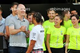 Race winner Lewis Hamilton (GBR) Mercedes AMG F1 celebrates with the team. 29.09.2019. Formula 1 World Championship, Rd 16, Russian Grand Prix, Sochi Autodrom, Sochi, Russia, Race Day.