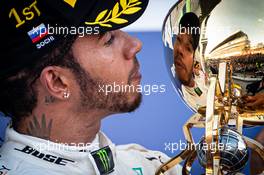 Race winner Lewis Hamilton (GBR) Mercedes AMG F1 celebrates on the podium. 29.09.2019. Formula 1 World Championship, Rd 16, Russian Grand Prix, Sochi Autodrom, Sochi, Russia, Race Day.