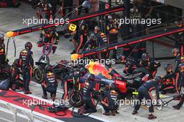 Max Verstappen (NLD) Red Bull Racing RB15 makes a pit stop. 29.09.2019. Formula 1 World Championship, Rd 16, Russian Grand Prix, Sochi Autodrom, Sochi, Russia, Race Day.