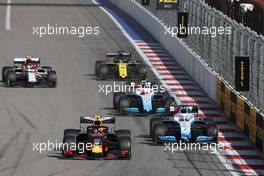 Alexander Albon (THA), Red Bull Racing and George Russell (GBR), Williams F1 Team  29.09.2019. Formula 1 World Championship, Rd 16, Russian Grand Prix, Sochi Autodrom, Sochi, Russia, Race Day.