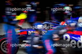 Daniil Kvyat (RUS) Scuderia Toro Rosso STR14 makes a pit stop. 29.09.2019. Formula 1 World Championship, Rd 16, Russian Grand Prix, Sochi Autodrom, Sochi, Russia, Race Day.