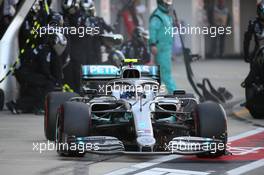 Valtteri Bottas (FIN) Mercedes AMG F1 W10 pit stop. 29.09.2019. Formula 1 World Championship, Rd 16, Russian Grand Prix, Sochi Autodrom, Sochi, Russia, Race Day.
