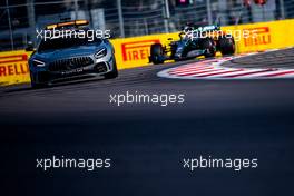 Lewis Hamilton (GBR) Mercedes AMG F1 W10 leads behind the FIA Safety Car. 29.09.2019. Formula 1 World Championship, Rd 16, Russian Grand Prix, Sochi Autodrom, Sochi, Russia, Race Day.