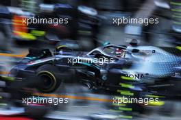 Lewis Hamilton (GBR) Mercedes AMG F1 W10 makes a pit stop. 29.09.2019. Formula 1 World Championship, Rd 16, Russian Grand Prix, Sochi Autodrom, Sochi, Russia, Race Day.