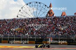 Nico Hulkenberg (GER) Renault F1 Team RS19. 29.09.2019. Formula 1 World Championship, Rd 16, Russian Grand Prix, Sochi Autodrom, Sochi, Russia, Race Day.