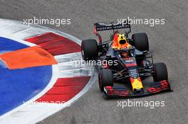Alexander Albon (THA) Red Bull Racing RB15. 28.09.2019. Formula 1 World Championship, Rd 16, Russian Grand Prix, Sochi Autodrom, Sochi, Russia, Qualifying Day.