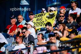 Daniel Ricciardo (AUS) Renault F1 Team banner with fans in the grandstand. 28.09.2019. Formula 1 World Championship, Rd 16, Russian Grand Prix, Sochi Autodrom, Sochi, Russia, Qualifying Day.