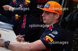 Max Verstappen (NLD) Red Bull Racing signs autographs for the fans. 26.09.2019. Formula 1 World Championship, Rd 16, Russian Grand Prix, Sochi Autodrom, Sochi, Russia, Preparation Day.