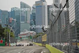 Pierre Gasly (FRA) Scuderia Toro Rosso STR14 and Romain Grosjean (FRA) Haas F1 Team VF-19. 20.09.2019. Formula 1 World Championship, Rd 15, Singapore Grand Prix, Marina Bay Street Circuit, Singapore, Practice Day.