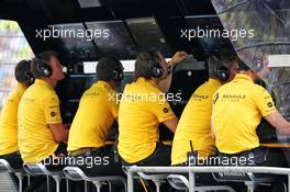 Renault F1 Team pit gantry. 20.09.2019. Formula 1 World Championship, Rd 15, Singapore Grand Prix, Marina Bay Street Circuit, Singapore, Practice Day.