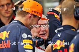 Dr Helmut Marko (AUT) Red Bull Motorsport Consultant with Max Verstappen (NLD) Red Bull Racing. 20.09.2019. Formula 1 World Championship, Rd 15, Singapore Grand Prix, Marina Bay Street Circuit, Singapore, Practice Day.