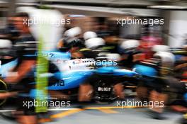 George Russell (GBR) Williams Racing FW42 practices a pit stop. 20.09.2019. Formula 1 World Championship, Rd 15, Singapore Grand Prix, Marina Bay Street Circuit, Singapore, Practice Day.