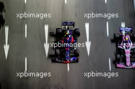 Pierre Gasly (FRA) Scuderia Toro Rosso STR14 and Lance Stroll (CDN) Racing Point F1 Team RP19. 20.09.2019. Formula 1 World Championship, Rd 15, Singapore Grand Prix, Marina Bay Street Circuit, Singapore, Practice Day.