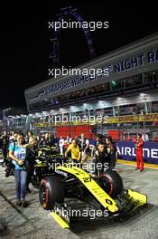 Nico Hulkenberg (GER) Renault F1 Team RS19 on the grid. 22.09.2019. Formula 1 World Championship, Rd 15, Singapore Grand Prix, Marina Bay Street Circuit, Singapore, Race Day.