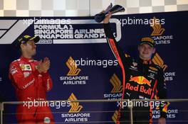 Sebastian Vettel (GER) Ferrari SF90 and Max Verstappen (NLD) Red Bull Racing RB15. 22.09.2019. Formula 1 World Championship, Rd 15, Singapore Grand Prix, Marina Bay Street Circuit, Singapore, Race Day.