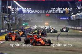Charles Leclerc (MON) Ferrari SF90 leads at the start of the race. 22.09.2019. Formula 1 World Championship, Rd 15, Singapore Grand Prix, Marina Bay Street Circuit, Singapore, Race Day.