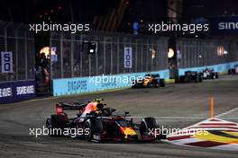 Alexander Albon (THA) Red Bull Racing RB15. 22.09.2019. Formula 1 World Championship, Rd 15, Singapore Grand Prix, Marina Bay Street Circuit, Singapore, Race Day.