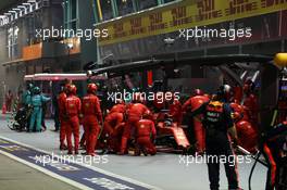 Sebastian Vettel (GER) Ferrari SF90 pit stop. 22.09.2019. Formula 1 World Championship, Rd 15, Singapore Grand Prix, Marina Bay Street Circuit, Singapore, Race Day.