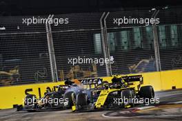 Romain Grosjean (FRA) Haas F1 Team VF-19 andf Nico Hulkenberg (GER) Renault F1 Team RS19 battle for position. 22.09.2019. Formula 1 World Championship, Rd 15, Singapore Grand Prix, Marina Bay Street Circuit, Singapore, Race Day.