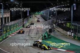 Nico Hulkenberg (GER) Renault F1 Team RS19 at the start of the race. 22.09.2019. Formula 1 World Championship, Rd 15, Singapore Grand Prix, Marina Bay Street Circuit, Singapore, Race Day.