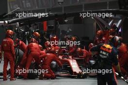 Charles Leclerc (MON) Ferrari SF90 pit stop. 22.09.2019. Formula 1 World Championship, Rd 15, Singapore Grand Prix, Marina Bay Street Circuit, Singapore, Race Day.