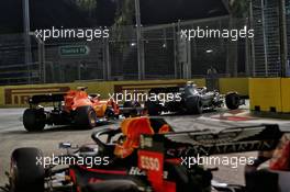 Lewis Hamilton (GBR) Mercedes AMG F1 W10 leads Sebastian Vettel (GER) Ferrari SF90 and Max Verstappen (NLD) Red Bull Racing RB15. 22.09.2019. Formula 1 World Championship, Rd 15, Singapore Grand Prix, Marina Bay Street Circuit, Singapore, Race Day.