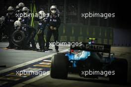 Robert Kubica (POL) Williams Racing FW42 makes a pit stop. 22.09.2019. Formula 1 World Championship, Rd 15, Singapore Grand Prix, Marina Bay Street Circuit, Singapore, Race Day.