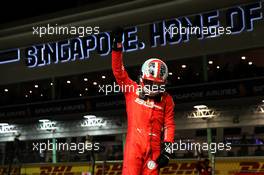 Charles Leclerc (MON) Ferrari celebrates his pole position in qualifying parc ferme. 21.09.2019. Formula 1 World Championship, Rd 15, Singapore Grand Prix, Marina Bay Street Circuit, Singapore, Qualifying Day.