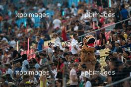 Circuit atmosphere - fans in the grandstand. 21.09.2019. Formula 1 World Championship, Rd 15, Singapore Grand Prix, Marina Bay Street Circuit, Singapore, Qualifying Day.
