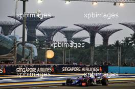 Pierre Gasly (FRA) Scuderia Toro Rosso STR14. 21.09.2019. Formula 1 World Championship, Rd 15, Singapore Grand Prix, Marina Bay Street Circuit, Singapore, Qualifying Day.