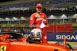 Charles Leclerc (MON) Ferrari SF90 celebrates his pole position in qualifying parc ferme. 21.09.2019. Formula 1 World Championship, Rd 15, Singapore Grand Prix, Marina Bay Street Circuit, Singapore, Qualifying Day.