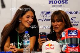 Caterina Masetti Zannini (ITA) girlfriend of Pierre Gasly (FRA) Scuderia Toro Rosso (Left).