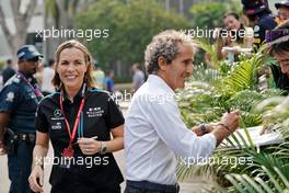 (L to R): Claire Williams (GBR) Williams Racing Deputy Team Principal and Alain Prost (FRA) Renault F1 Team Special Advisor sign autographs for the fans. 21.09.2019. Formula 1 World Championship, Rd 15, Singapore Grand Prix, Marina Bay Street Circuit, Singapore, Qualifying Day.