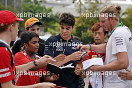 Lance Stroll (CDN) Racing Point F1 Team signs autographs for the fans. 21.09.2019. Formula 1 World Championship, Rd 15, Singapore Grand Prix, Marina Bay Street Circuit, Singapore, Qualifying Day.