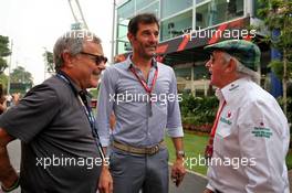 (L to R): Sir Martin Sorrell (GBR) with Mark Webber (AUS) Channel 4 Presenter and Jackie Stewart (GBR). 22.09.2019. Formula 1 World Championship, Rd 15, Singapore Grand Prix, Marina Bay Street Circuit, Singapore, Race Day.