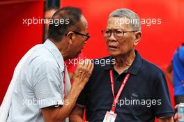 (L to R): Ong Beng Seng (SIN) Businessman with Colin Syn (SIN) Singapore GP Promotor 22.09.2019. Formula 1 World Championship, Rd 15, Singapore Grand Prix, Marina Bay Street Circuit, Singapore, Race Day.