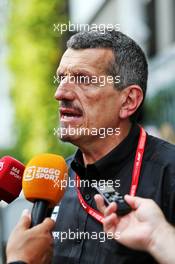 Guenther Steiner (ITA) Haas F1 Team Prinicipal with the media. 19.09.2019. Formula 1 World Championship, Rd 15, Singapore Grand Prix, Marina Bay Street Circuit, Singapore, Preparation Day.