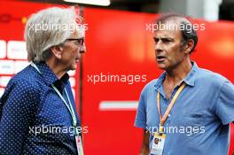 (L to R): Derek Bell (GBR) with Emanuele Pirro (ITA). 19.09.2019. Formula 1 World Championship, Rd 15, Singapore Grand Prix, Marina Bay Street Circuit, Singapore, Preparation Day.