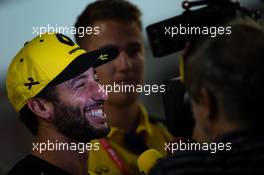 Daniel Ricciardo (AUS) Renault F1 Team with the media. 19.09.2019. Formula 1 World Championship, Rd 15, Singapore Grand Prix, Marina Bay Street Circuit, Singapore, Preparation Day.