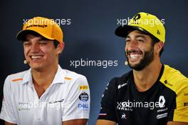 (L to R): Lando Norris (GBR) McLaren and Daniel Ricciardo (AUS) Renault F1 Team in the FIA Press Conference. 19.09.2019. Formula 1 World Championship, Rd 15, Singapore Grand Prix, Marina Bay Street Circuit, Singapore, Preparation Day.